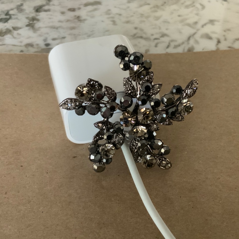 Brooch - Picture 3 of 3
